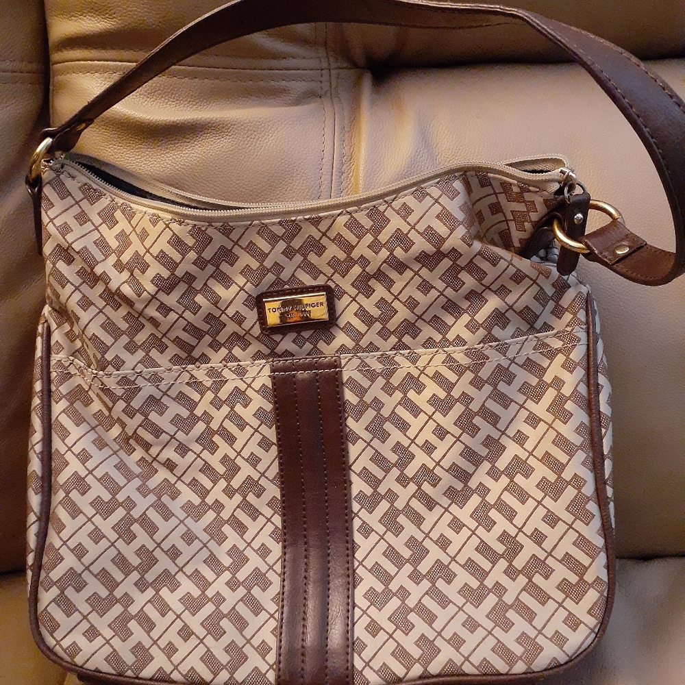 Tommy Hilfiger  one 21" strap purse